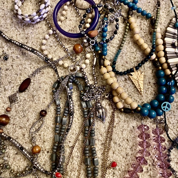 📿Beautiful Wearable Necklace & Bracelet Bundle📿 - Picture 4 of 9